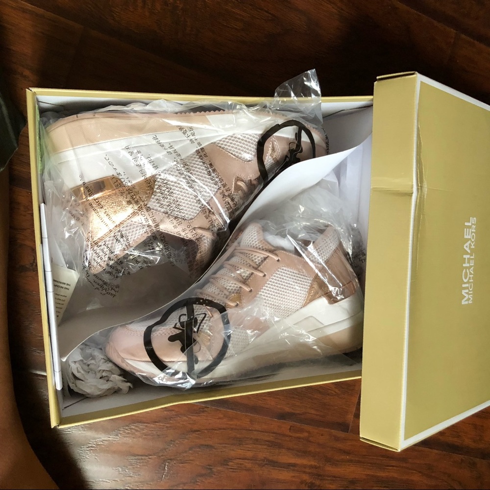✨SOLD✨Michael Kors Sneakers - Picture 8 of 8